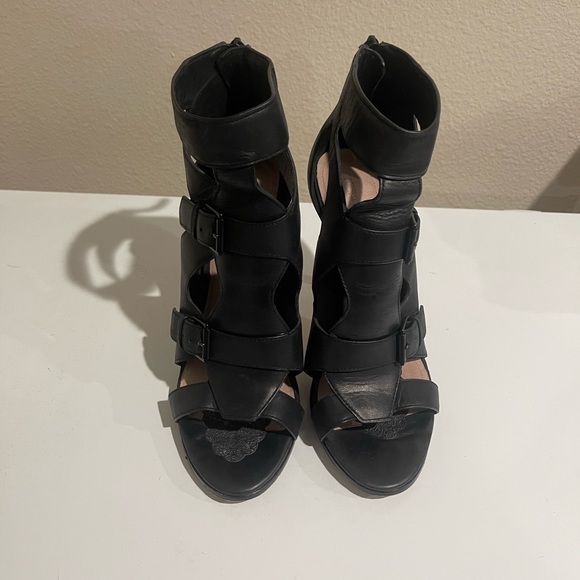 Pour La Victorie Cage Sandals! - Picture 2 of 4